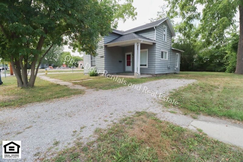 Primary Photo - 360 W 9th St