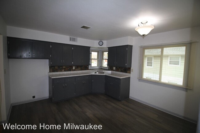 Building Photo - 3964-3966 S 52nd St