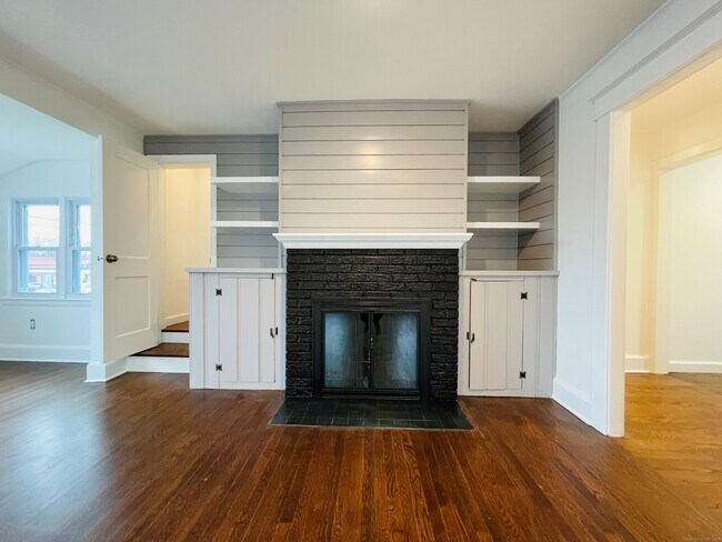 Building Photo - 317 Strawberry Hill Ave