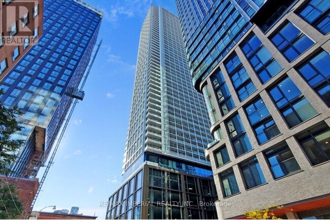 Building Photo - 88 Queen St E