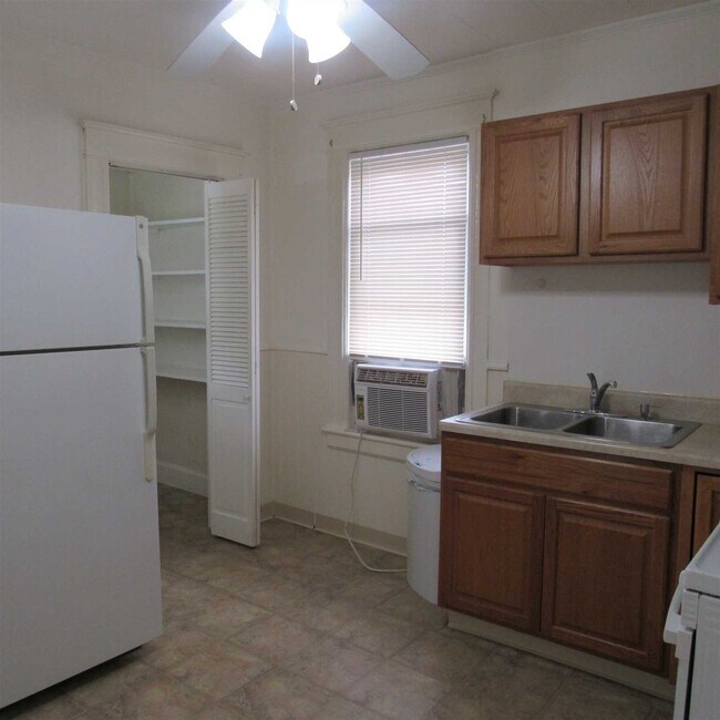 41 Taylor Ave Unit 2W, Poughkeepsie, NY 12601 Room for Rent in