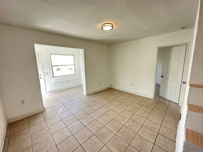 Foto del edificio - 786 NW 103 Street