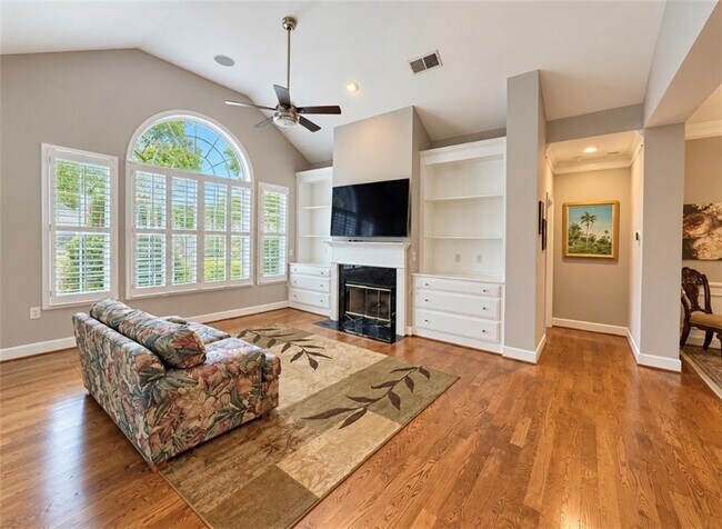 Foto del edificio - 2100 Village Ln
