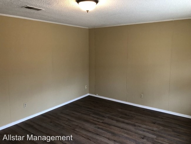 Building Photo - 3 br, 1 bath House - 207 Claude St.