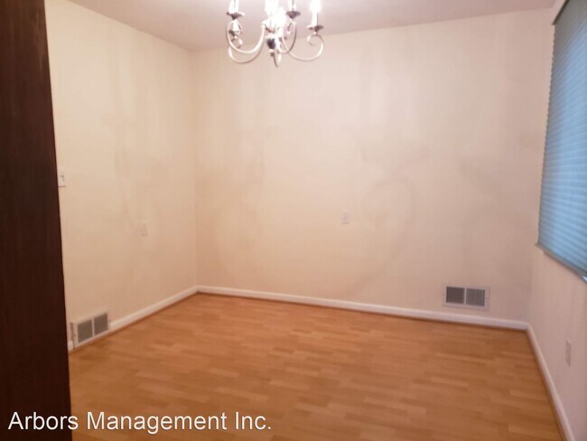 Foto del edificio - 3 br, 1.5 bath House - 343 Goldsmith Rd