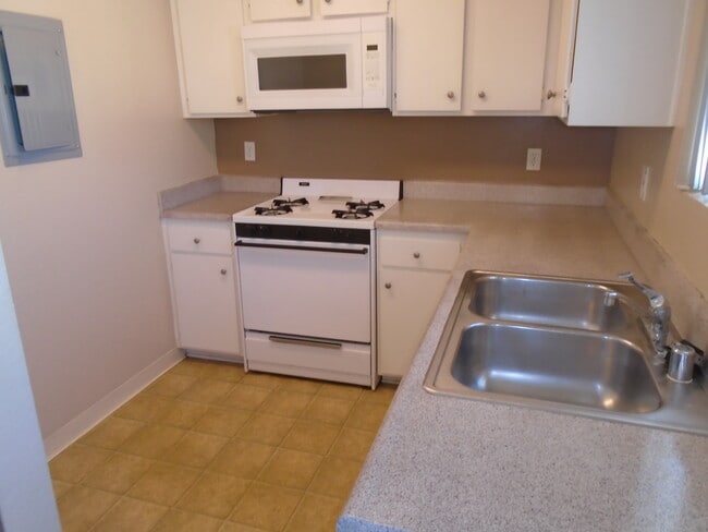 Building Photo - Stonewood Apartments
