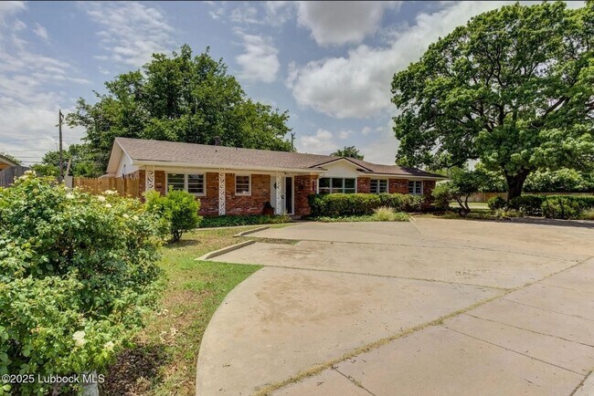 Foto del edificio - Stunning 4 Bed 3 Bath Home Near Texas Tech...