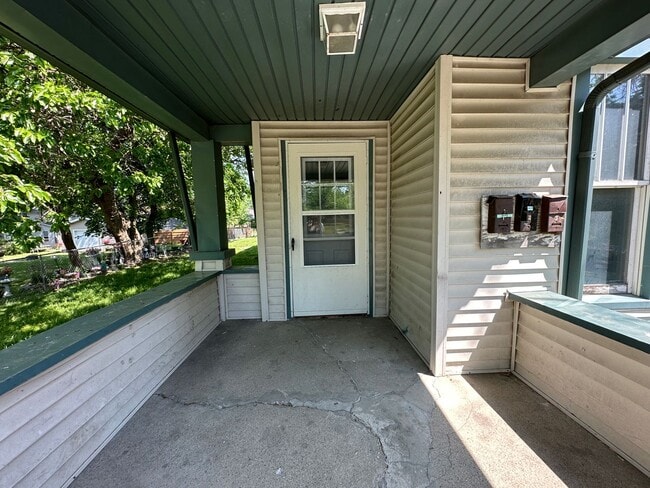 Building Photo - Affordable Lower Unit Close to Downtown