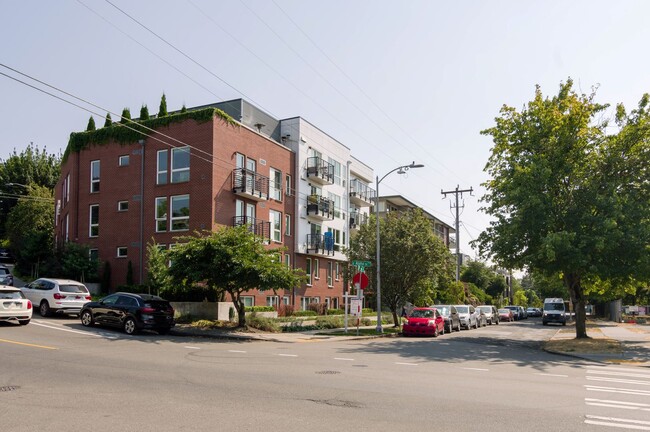 Building Photo - New Modern Condo with Bright Elegant Finis...