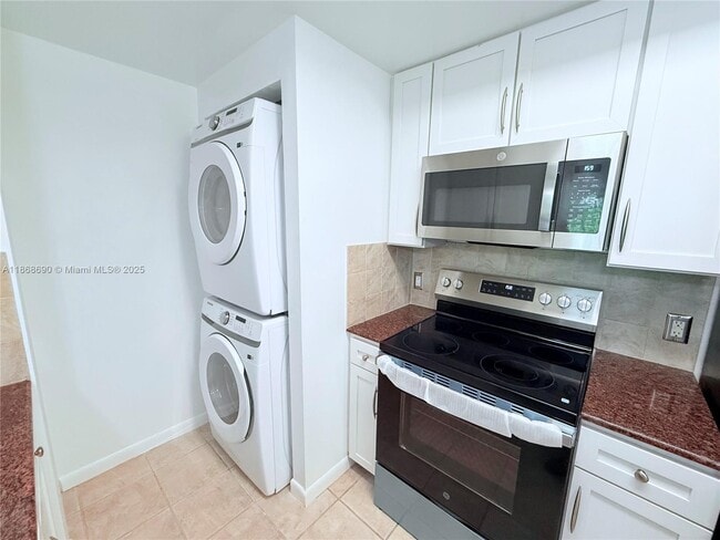 Building Photo - 2000 N Bayshore Dr