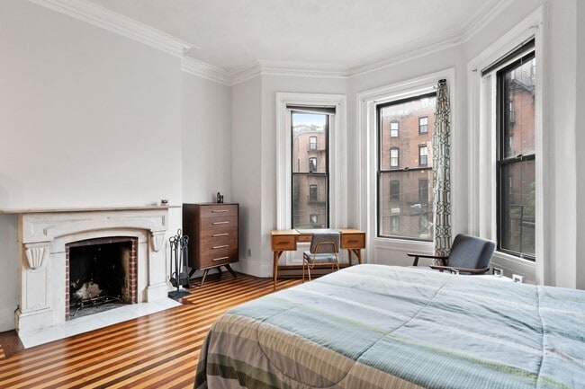 Building Photo - 389 Beacon St