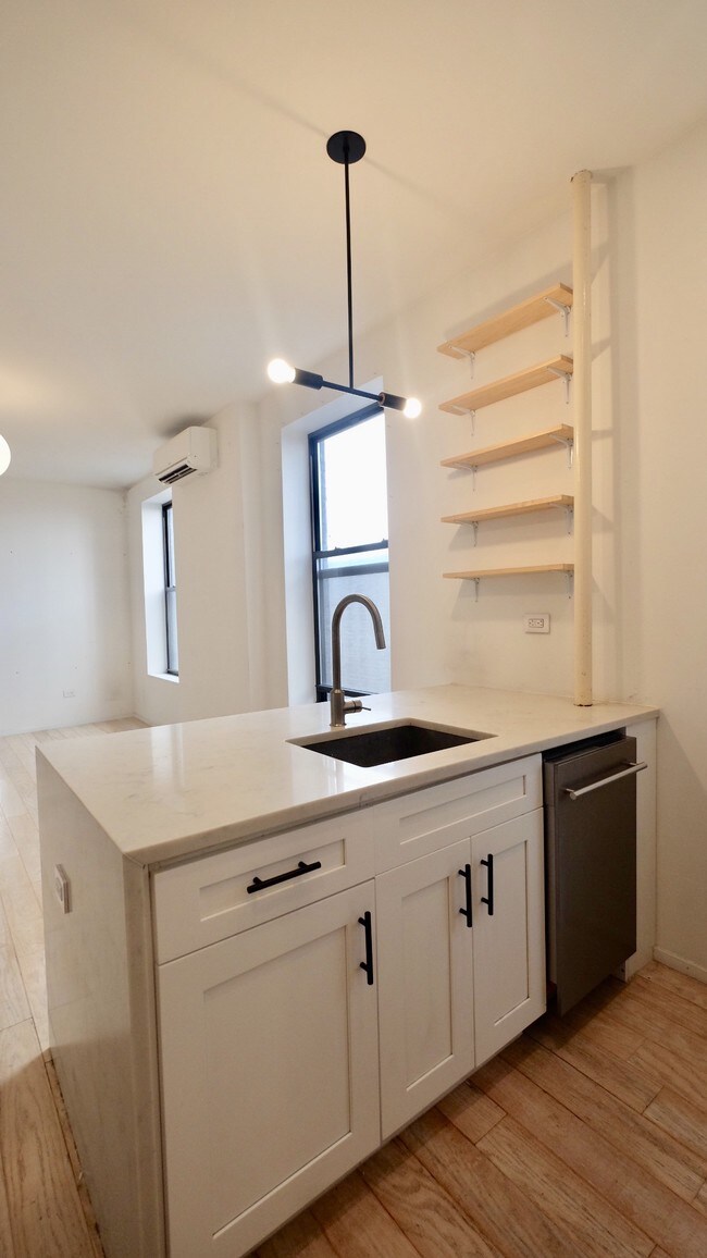 Building Photo - 472 Central Park West