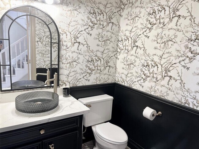 Foto del edificio - 8104 Oakwood Pl