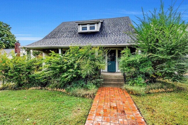 Foto del edificio - Historic Home in East Nashville