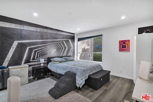 Foto del edificio - 8106 Summertime Ln