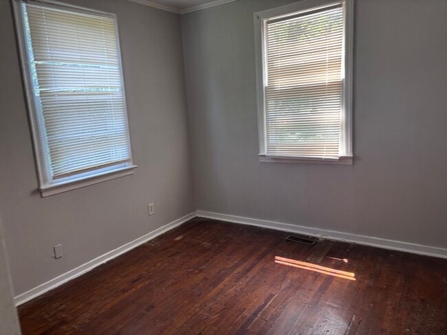 Building Photo - 2219 Briarfield Rd