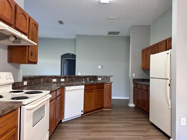 Foto del edificio - Fenced four bedroom in Lake Asbury