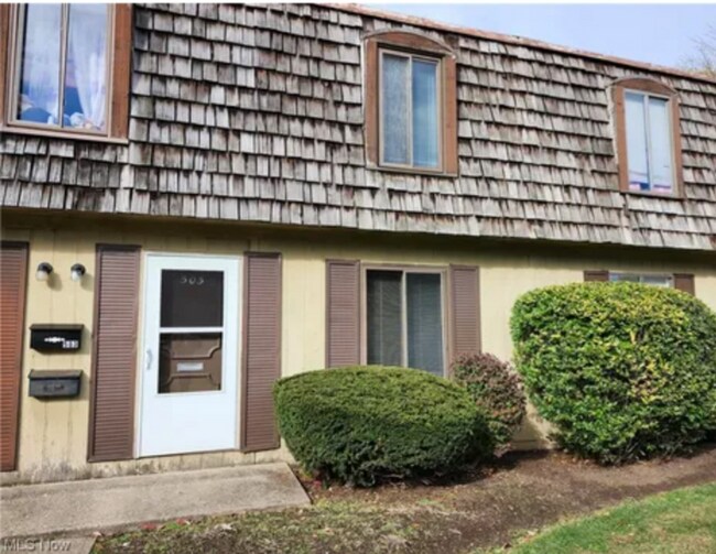 Building Photo - 1651 Mentor Ave