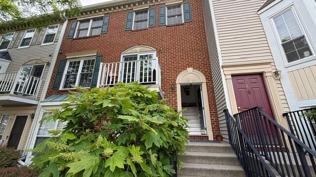 Primary Photo - 30 Holly St