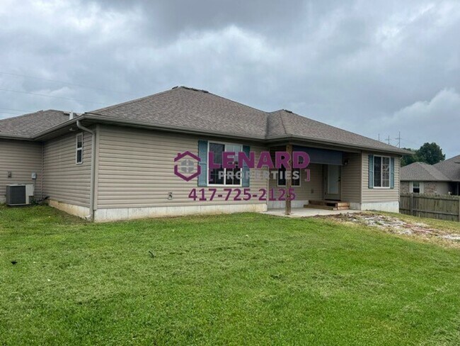 Foto del edificio - Beautiful 3 Bedroom House with Fenced in Y...