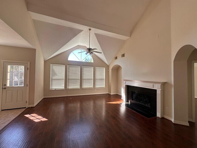 Foto del edificio - 5819 Brook Bend Dr