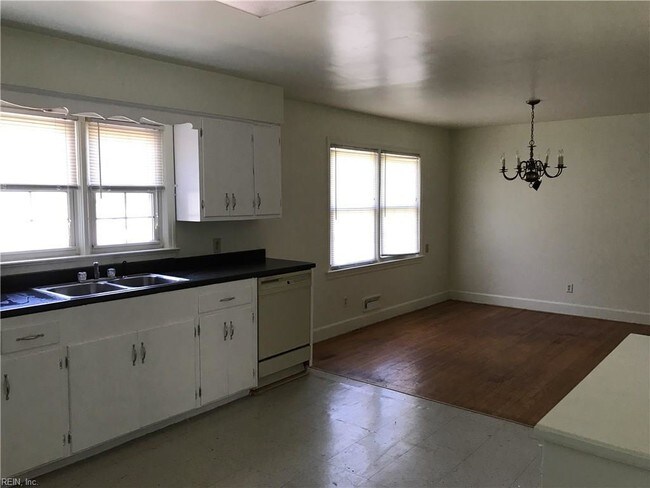 Building Photo - 2 bedroom in Chesapeake VA 23322