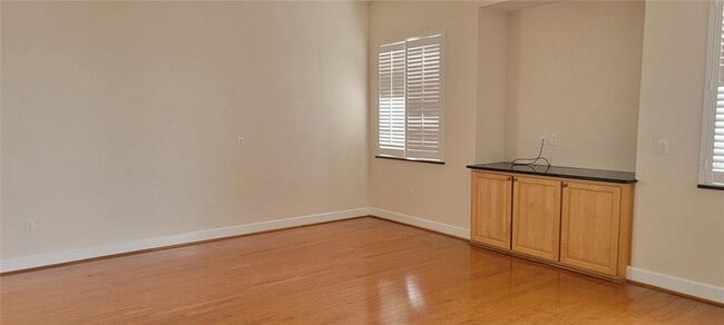Foto del edificio - 23526 Chimes Ave