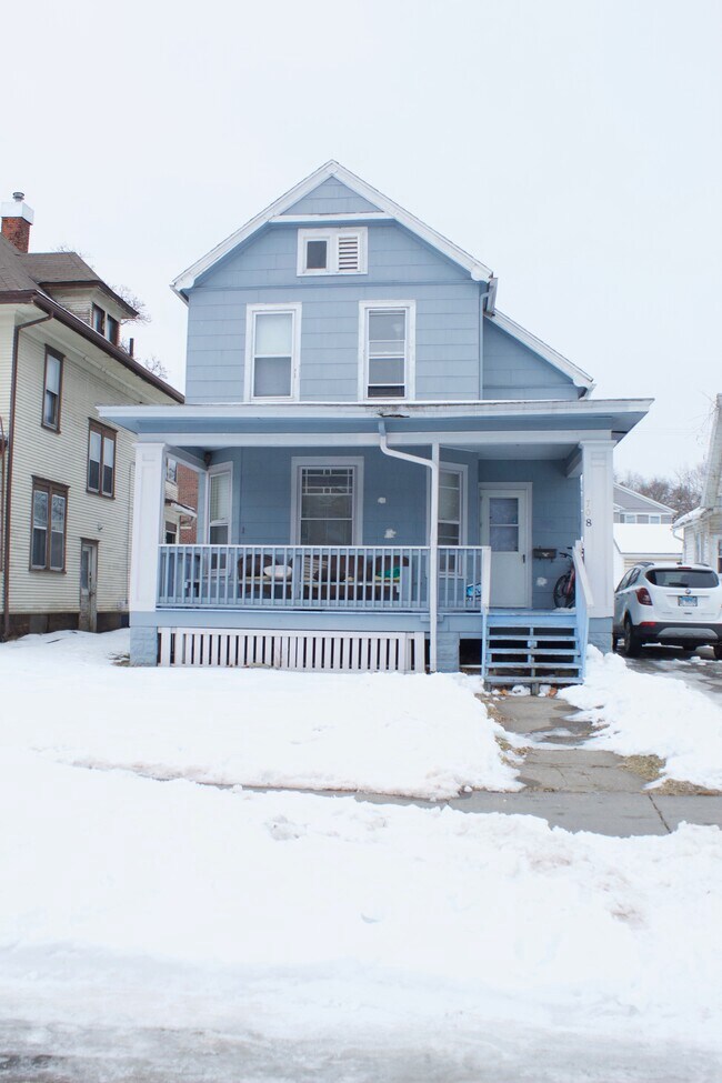 Building Photo - 708 Iowa Ave