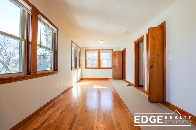 Building Photo - 32 Montfern Ave