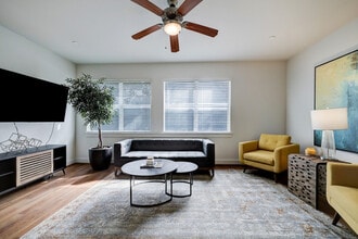 Building Photo - 2137 Pelham Dr