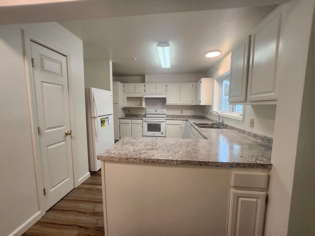 Building Photo - 12 Starflower Ln Building Photo - 12 Starflower Ln