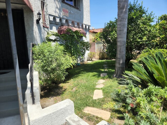 Building Photo - 2633 S Ridgeley Dr