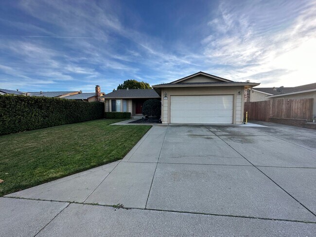 Foto del edificio - Beautiful Single Story 3bed / 2 bath