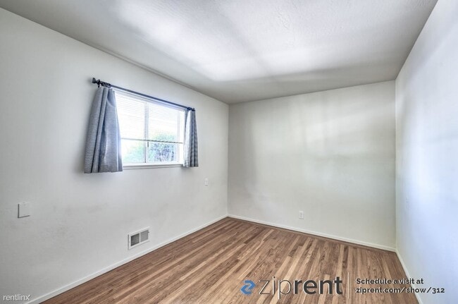 Building Photo - 3 br, 3 bath House - 3827 E Lake Way, Redw...