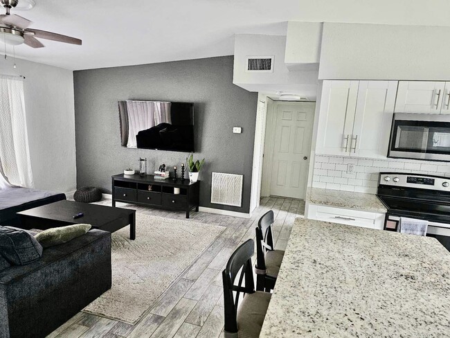 Photo - 1434 Overlea St House