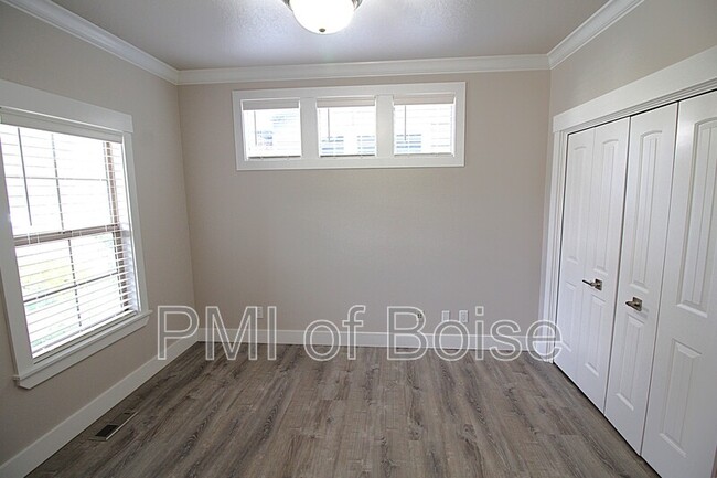Building Photo - 2271 E Powder River St