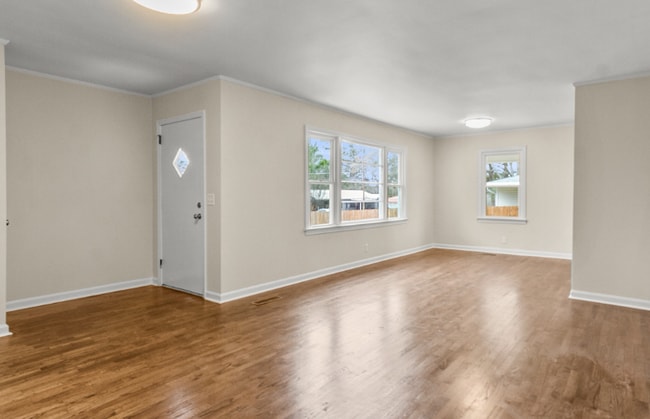 Building Photo - 3225 2nd Ave