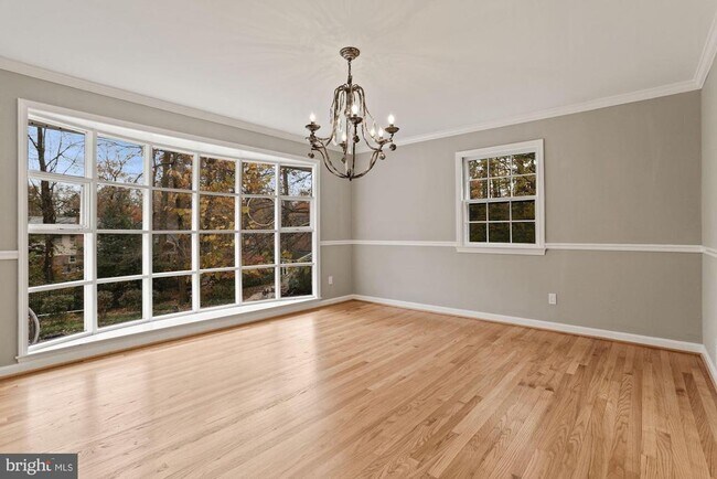 Building Photo - 9011 Stoneleigh Ct