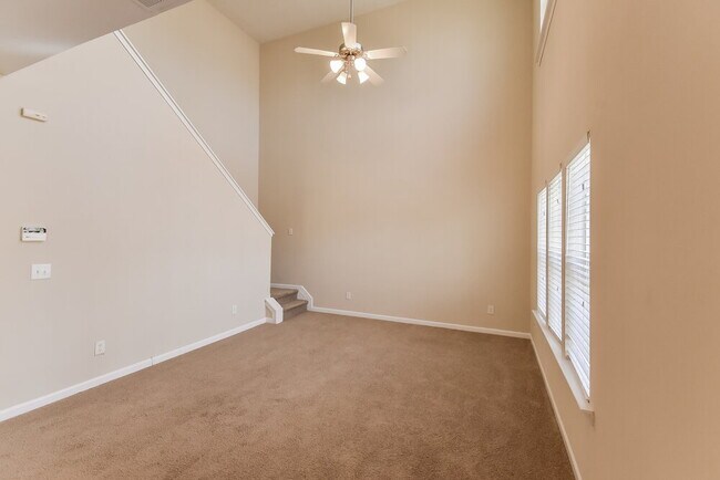 Foto del edificio - 1061 Southwood Dr