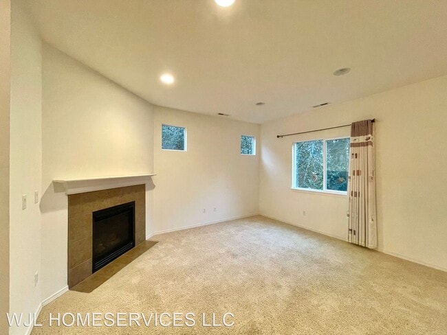 Building Photo - 3 br, 2.5 bath House - 4144 240th Place SE