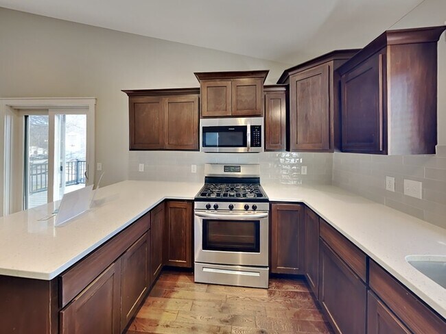 Building Photo - COMING SOON!! Spacious 3 bedroom, 2 bathro...