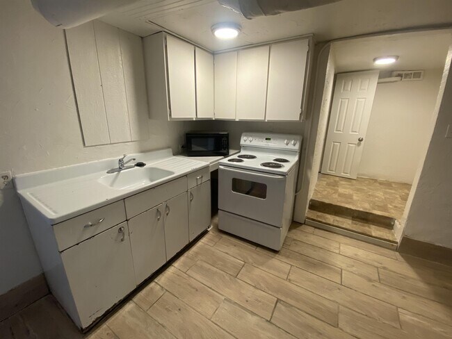 Building Photo - 1203 11th St