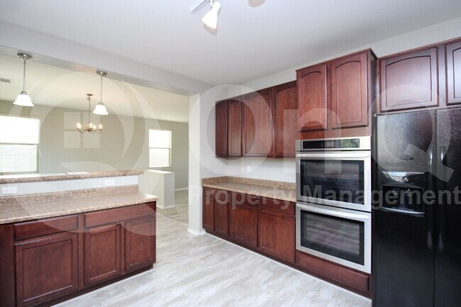 Foto del edificio - 3450 E Terrace Ave