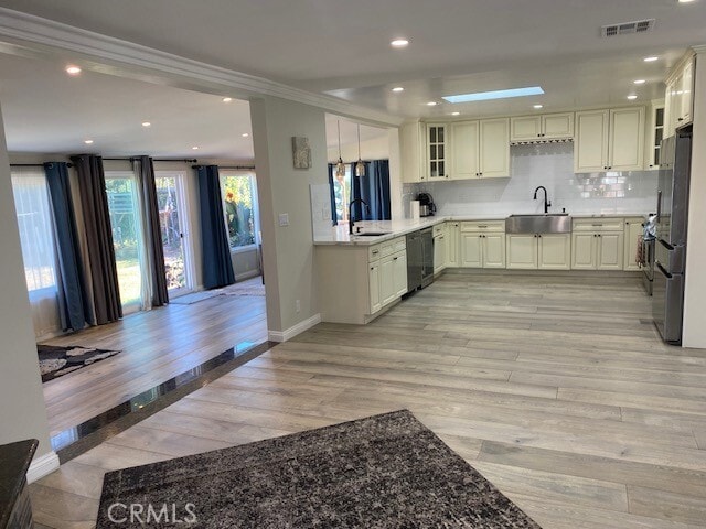 Building Photo - 2024 Angelcrest Dr