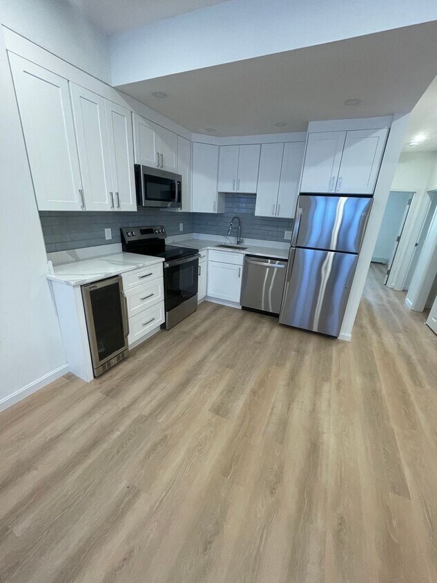 Foto principal - South end Amazing RENOVATED 3bed - availab...