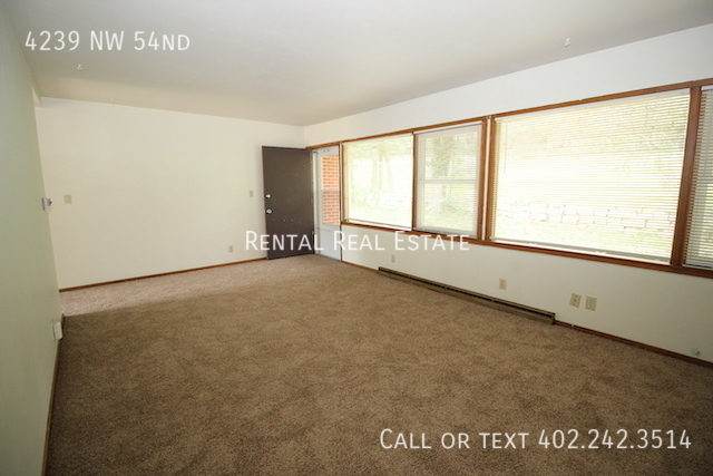 Foto del edificio - 4239 NW 54nd-