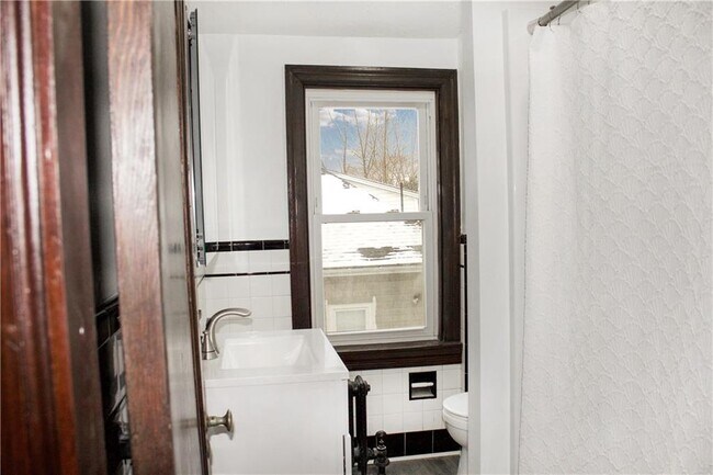 Foto del edificio - 482 Pleasant Valley Pkwy