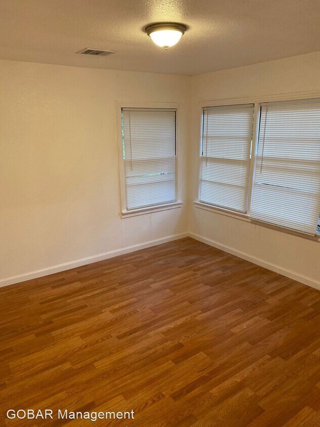 4 br, 2 bath House 1010 W Ave B House Rental in Silsbee, TX