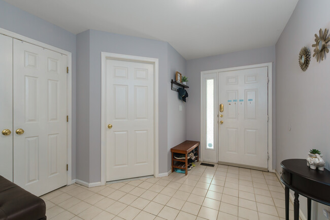 Building Photo - 114 Castleton Rd