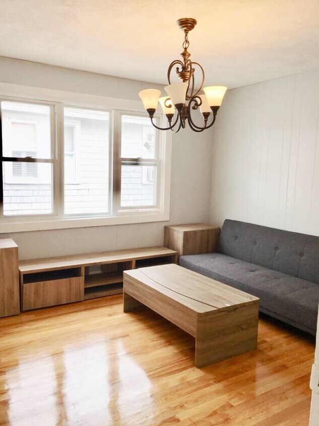 Foto principal - 62 Woods Ave